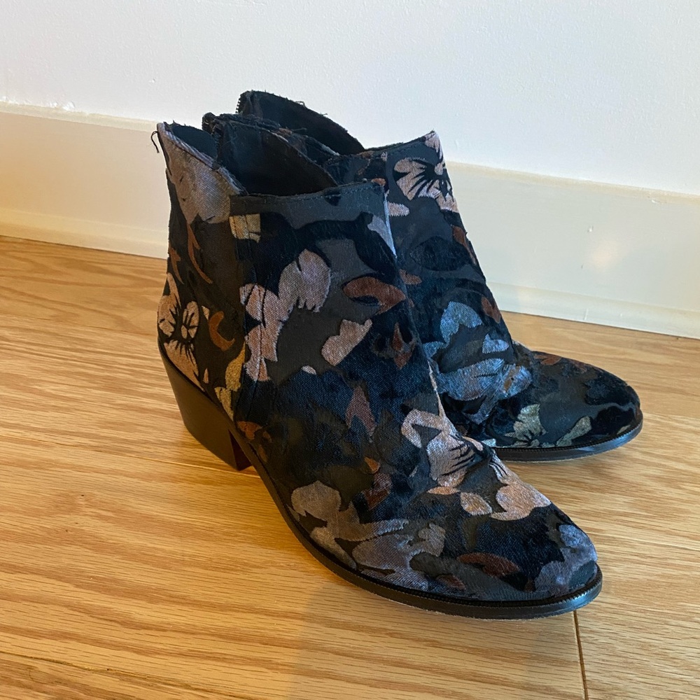 Anthropologie Ethem Suede Booties
